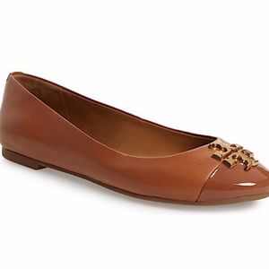 Tory Burch Nude Tan Leather Patent Toe Ballet Flats Golden Logo. Size 7.5.